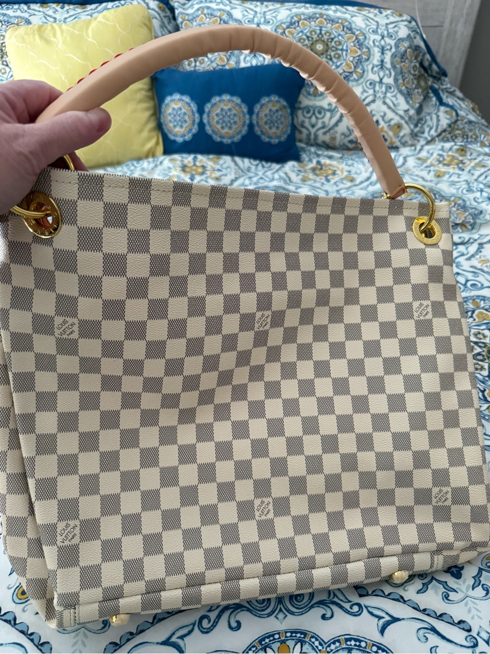 Shoulder bag